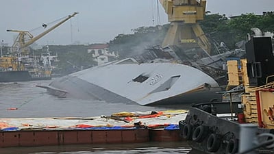 தீ விபத்தால் சாய்ந்தது பிரம்மபுத்திரா கப்பல்! மாலுமியைத் தேடும் பணி தீவிரம்